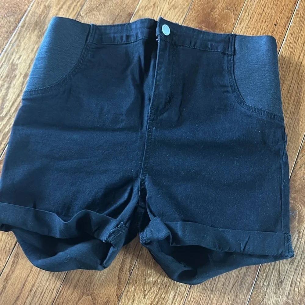 Maternity black short